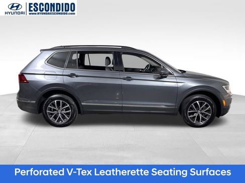 Used 2020 Volkswagen Tiguan SE w/ Panoramic Sunroof Package image 6