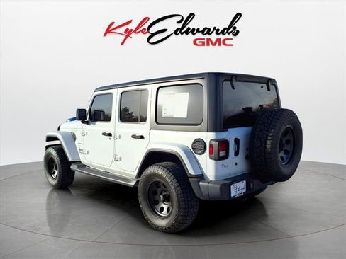 Used 2020 Jeep Wrangler Unlimited Sahara image 7