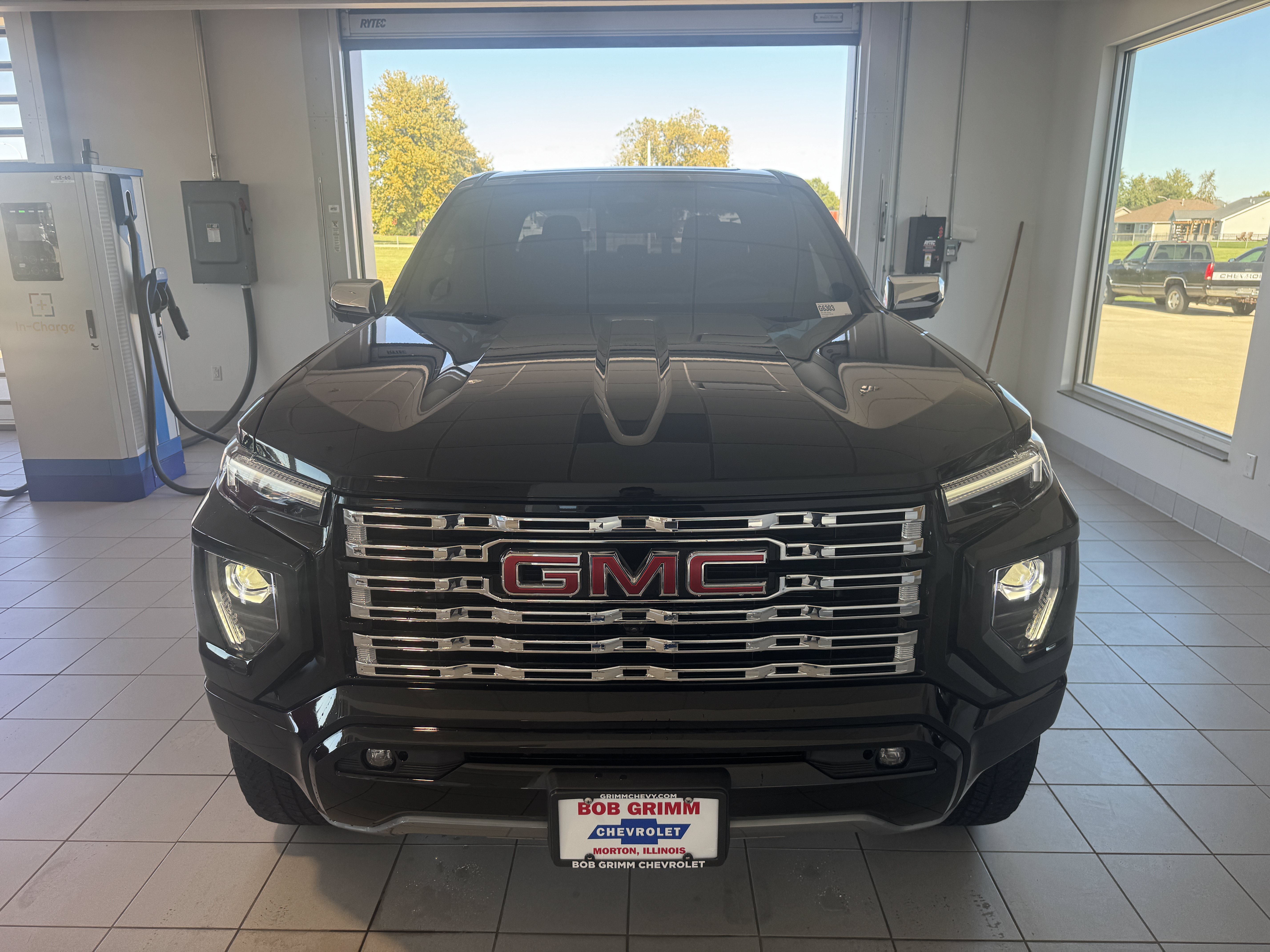 Used 2025 GMC Canyon Denali w/ LPO, Denali Black Edition AWD/4WD image 5