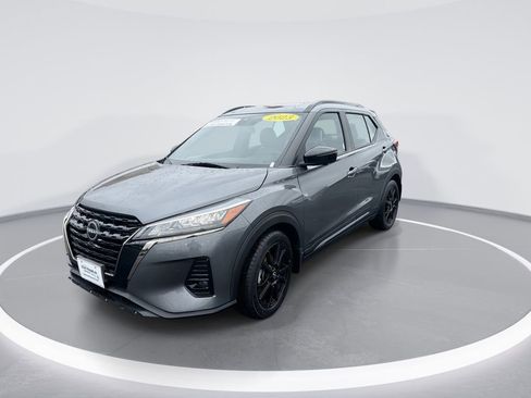 Used 2023 Nissan Kicks SR w/ SR Premium Package FWD image 4