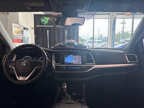 Used 2017 Toyota Highlander XLE AWD/4WD image 15