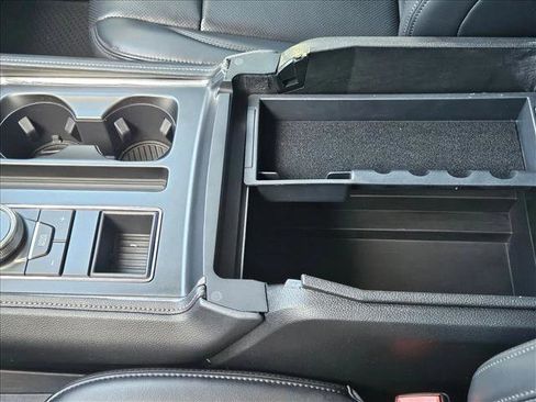 Used 2024 Ford Expedition XLT image 15