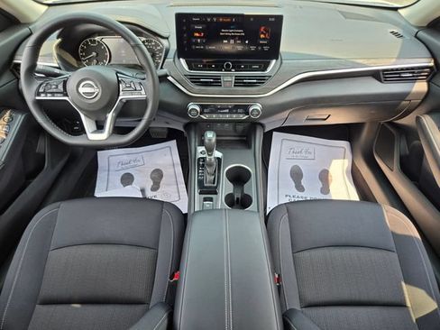 Used 2025 Nissan Altima 2.5 SV w/ SV Premium Package FWD image 15
