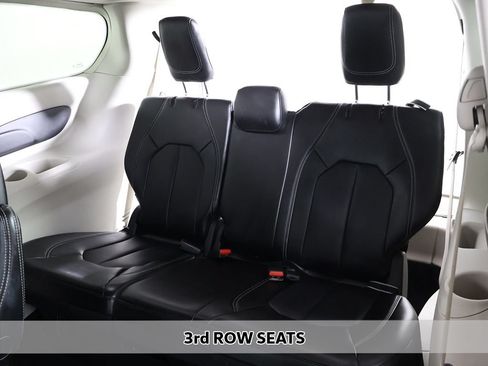 Used 2024 Chrysler Pacifica Touring-L FWD image 8