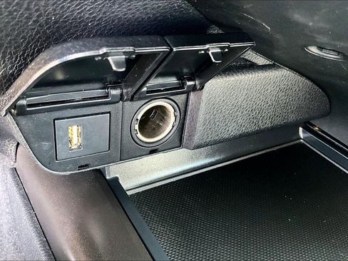 Used 2024 Toyota Camry SE image 31