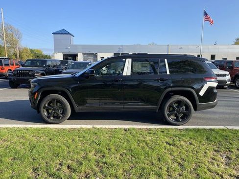 Used 2023 Jeep Grand Cherokee L Laredo AWD/4WD image 4