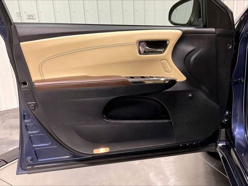 Used 2018 Toyota Avalon Limited image 23