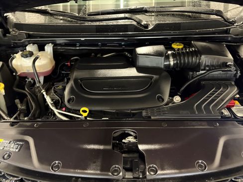 Used 2025 Chrysler Pacifica Select FWD image 15