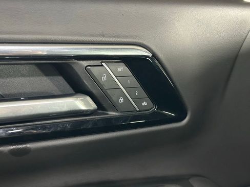 Used 2025 Chevrolet Suburban LT image 57