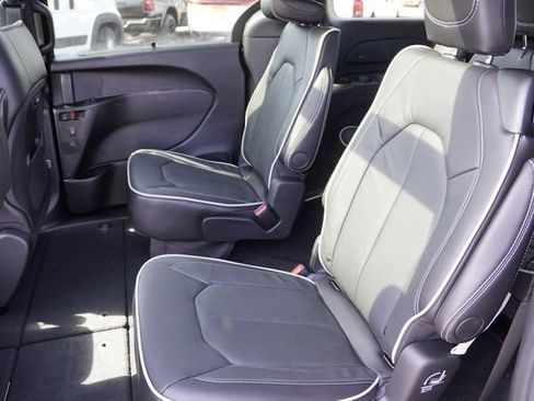 New 2026 Chrysler Pacifica Limited w/ S Appearance Package FWD image 12