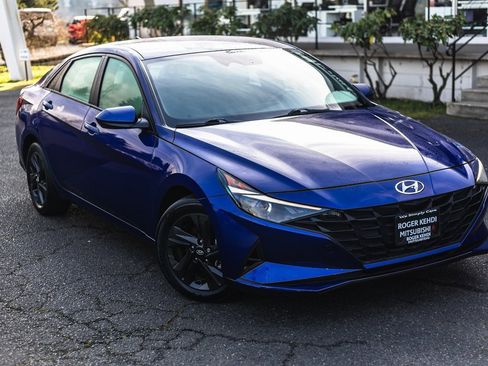 Used 2021 Hyundai Elantra SEL image 2