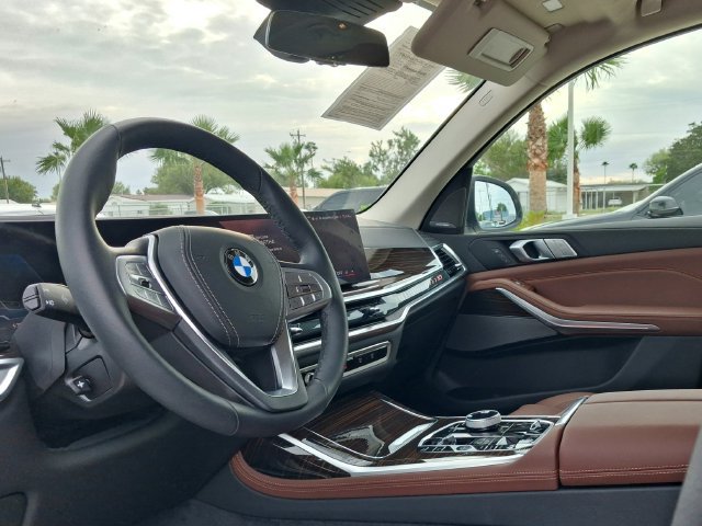 Used 2027 BMW X7 xDrive40i AWD/4WD image 12