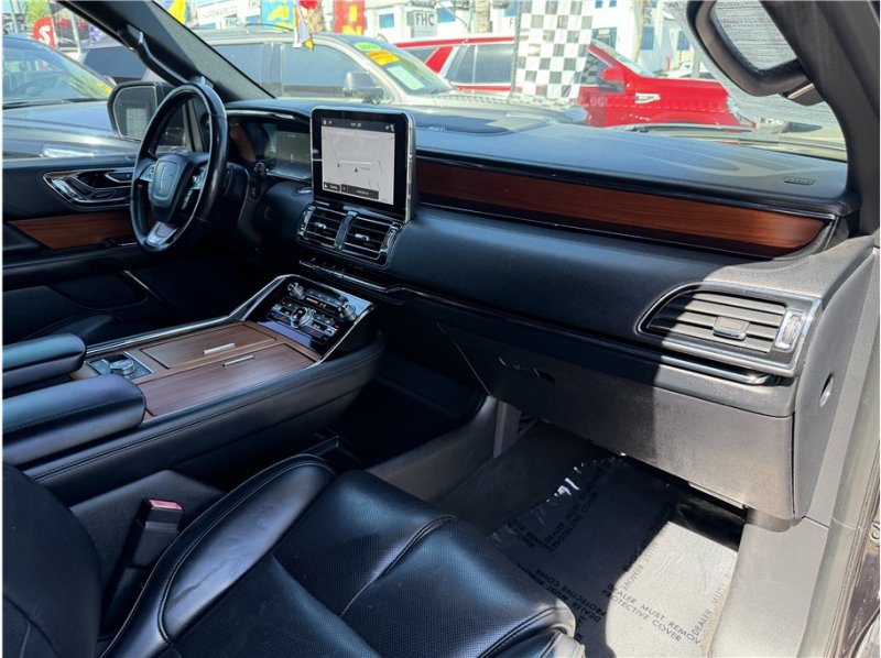 Used 2019 Lincoln Navigator Select RWD image 34