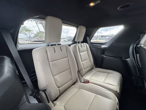 Used 2019 Ford Explorer XLT w/ Equipment Group 202A FWD image 21