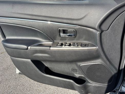 Used 2025 Mitsubishi Outlander Sport LE AWD/4WD image 16