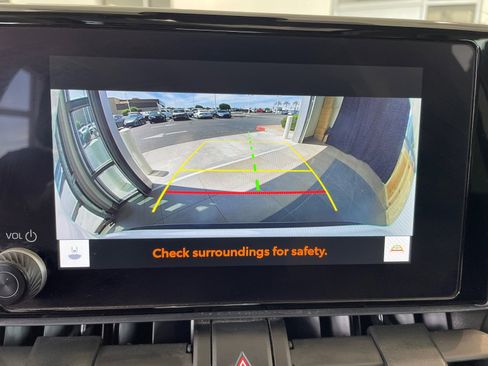 Used 2024 Toyota RAV4 XLE w/ Convenience Package FWD image 29