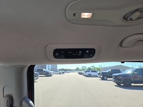 Used 2017 Chrysler Pacifica Touring-L Plus w/ Tire & Wheel Group FWD image 19