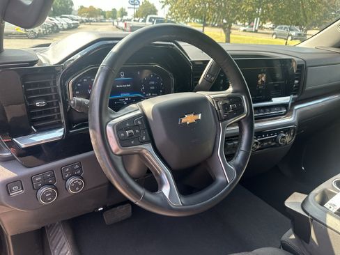 Used 2024 Chevrolet Silverado 1500 LT w/ Z71 Off-Road Package AWD/4WD image 19