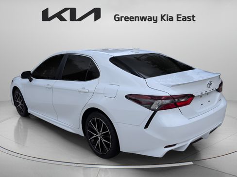 Used 2024 Toyota Camry SE w/ Convenience Package FWD image 7