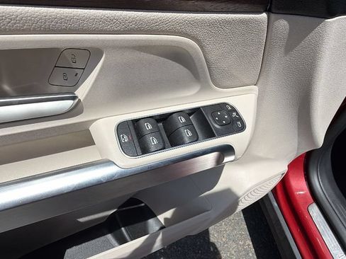Used 2022 Mercedes-Benz GLB 250 4MATIC image 20
