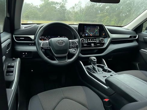 Used 2023 Toyota Highlander LE image 12