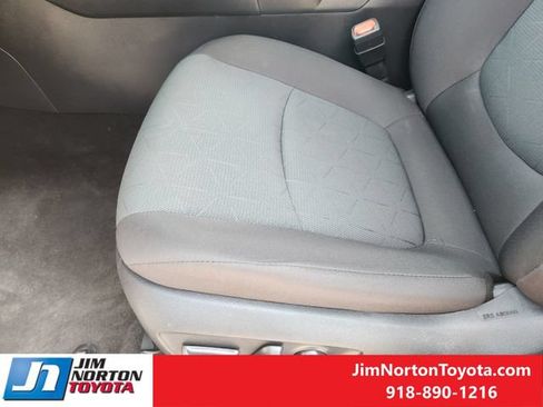 Used 2025 Toyota RAV4 XLE AWD/4WD image 24
