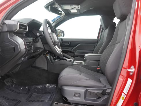 Certified 2025 Toyota Tacoma SR5 image 21