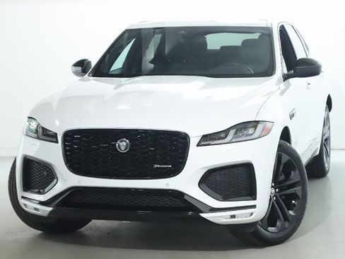 Used 2025 Jaguar F-PACE R-Dynamic S image 3