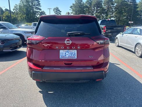 Used 2024 Nissan Rogue SV w/ SV Premium Package FWD image 8