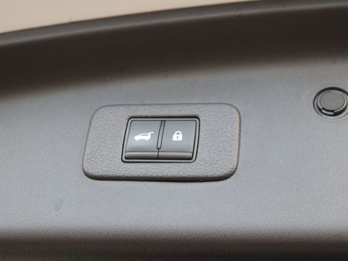 Used 2024 Nissan Armada SL image 28