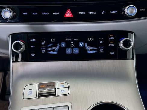 Certified 2026 Genesis GV70 2.5T Advanced image 21