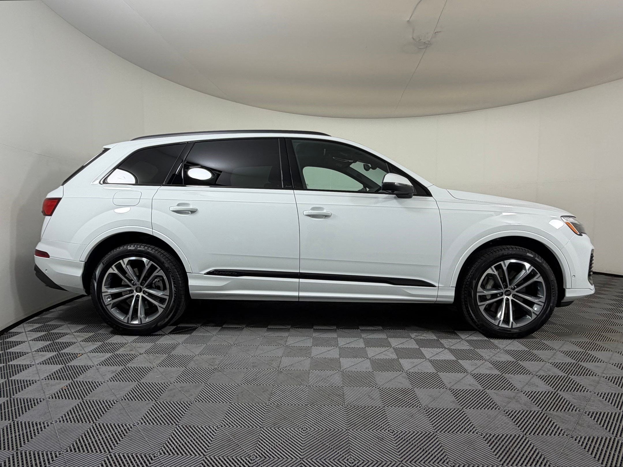 Certified 2026 Audi Q7 2.0T Premium w/ Convenience Plus Package AWD/4WD image 8