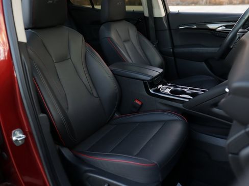 Used 2023 Buick Envision Essence w/ Sport Touring Package image 31