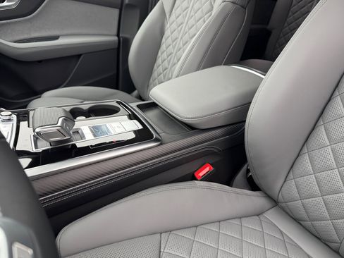 New 2026 Audi SQ7 Prestige image 14