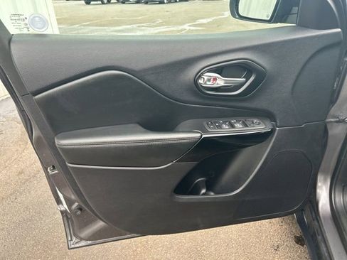 Used 2022 Jeep Cherokee Latitude Lux w/ Sun & Sound Group AWD/4WD image 11