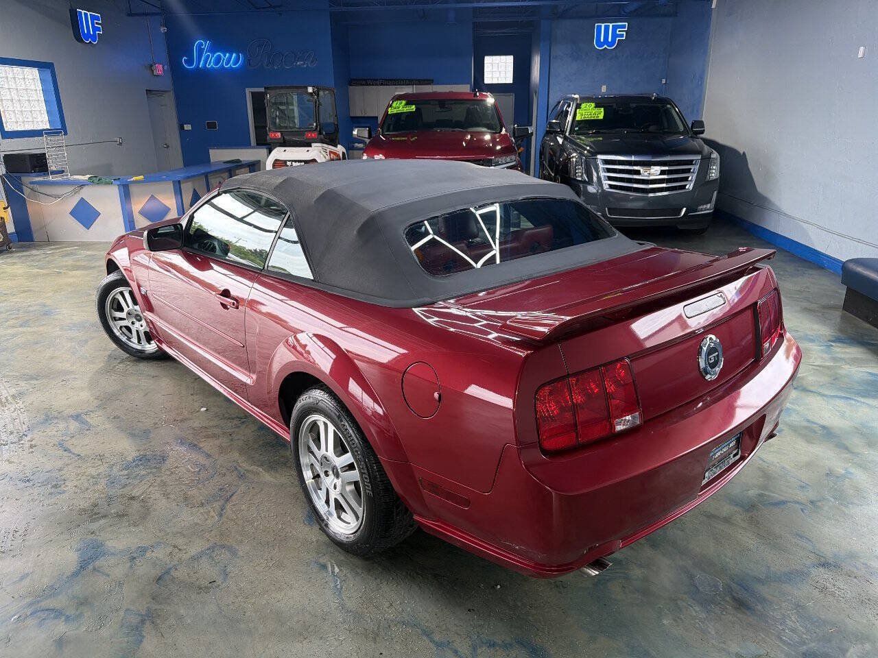 Used 2005 Ford Mustang GT Premium RWD image 3