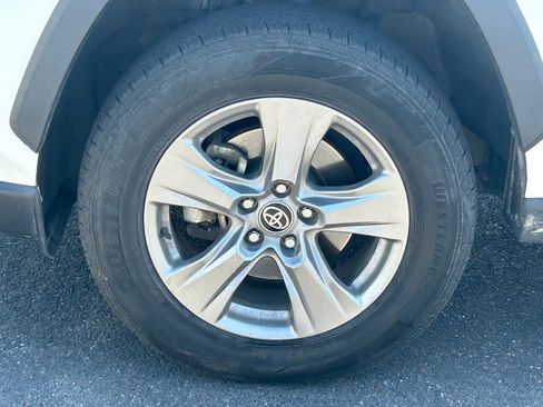 Used 2022 Toyota RAV4 XLE AWD/4WD image 13