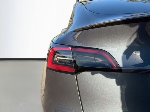 Used 2022 Tesla Model Y Performance image 10