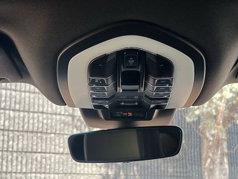 Used 2022 Porsche Macan image 41