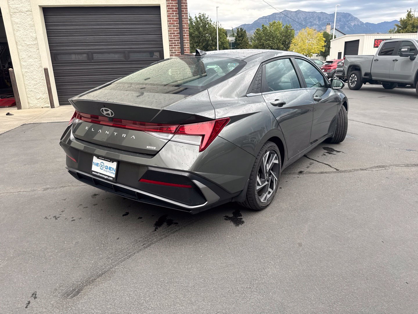 Used 2025 Hyundai Elantra Limited FWD image 7