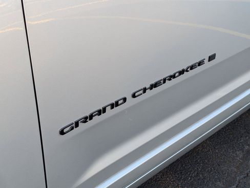 Used 2026 Jeep Grand Cherokee L Summit w/ Obsidian Package AWD/4WD image 10
