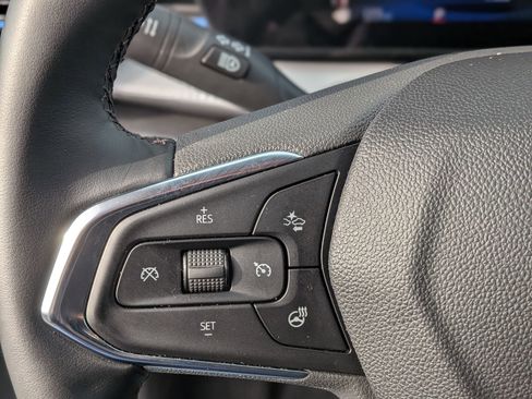 Certified 2025 Chevrolet Trax LT w/ LT Convenience Package image 21