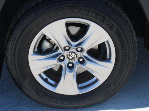 Used 2024 Toyota RAV4 XLE FWD image 9