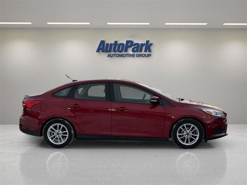 Used 2017 Ford Focus SE image 8