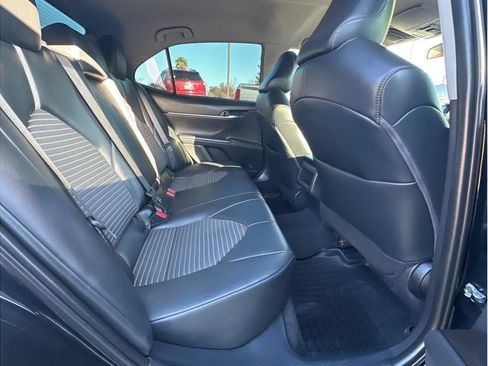 Used 2022 Toyota Camry SE image 12