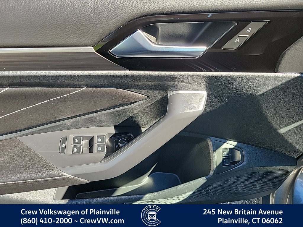 Certified 2024 Volkswagen Jetta SEL FWD image 39