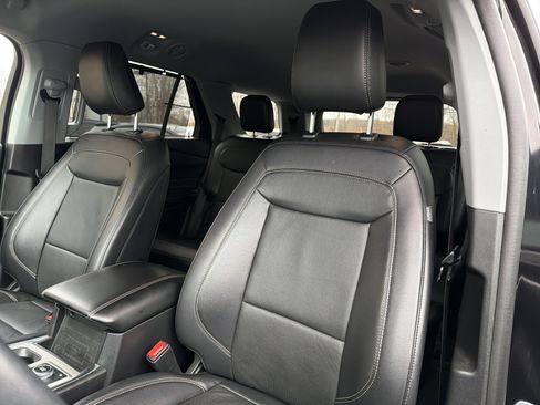 Used 2023 Ford Explorer Limited w/ Equipment Group 301A image 10