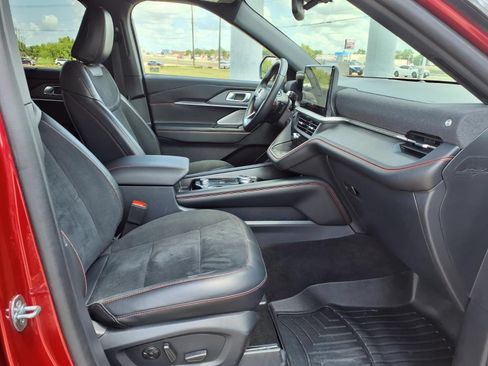 Used 2025 Ford Explorer ST AWD/4WD image 21