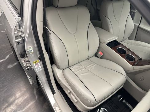 Used 2009 Toyota Venza AWD image 9