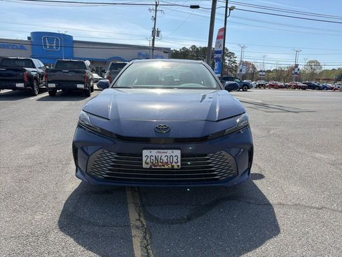 Used 2025 Toyota Camry XLE image 8